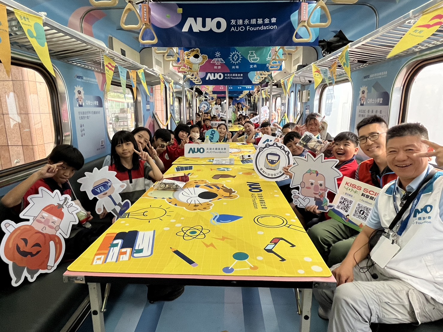 G22恒峰永續基金會參與「臺灣科普環島列車」，設計基礎科學車廂課程，以「淨零碳排和永續能源」為主題，讓學生透過創意實驗認識淨零知識，以及思考生活中的減碳行為